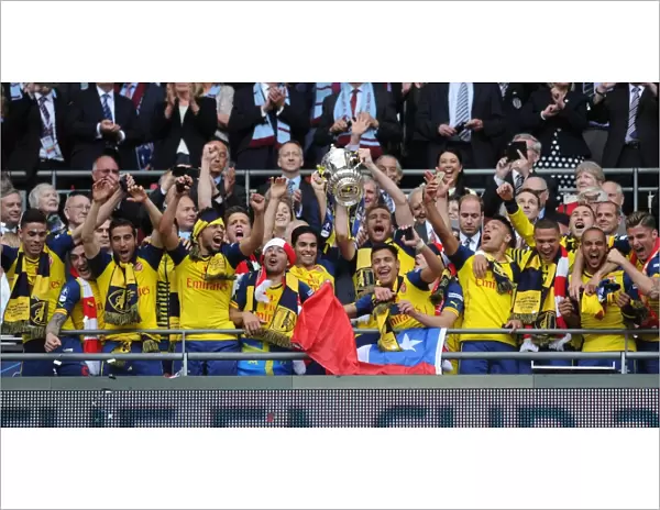The Arsenal players lift the FA Cup after the match. Arsenal 4: 0 Aston Villa. FA Cup Final