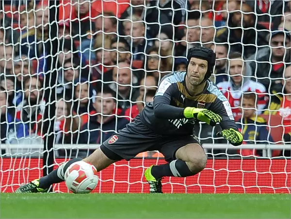 Arsenal's Petr Cech in Action Against VfL Wolfsburg at Emirates Cup 2015 / 16