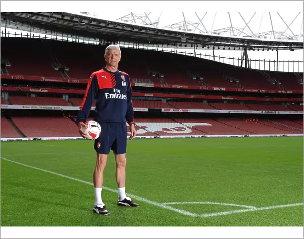 Arsene Wenger (Arsenal Manager). Arsenal 1st Team Photcall and Training Session