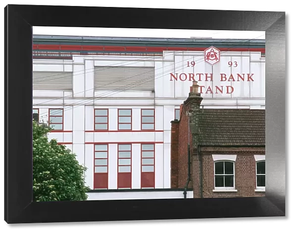 The North Bank. Arsenal 3: 1 Liverpool. FA Barclays Premiership