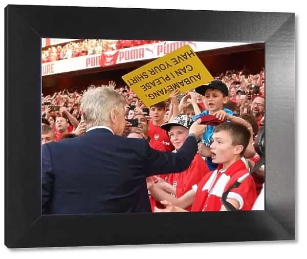 Arsene Wenger Gifts Fan His Tie after Arsenal's Victory over Burnley (2017-18)