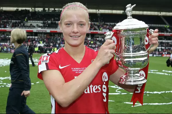 Katie Chapman (Arsenal) with the FA Cup Trophy