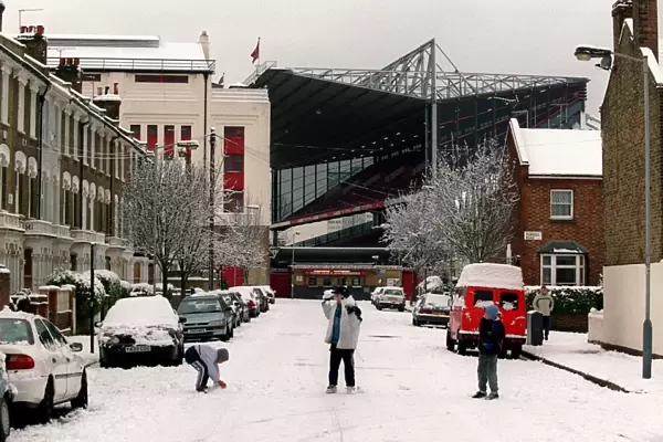 Arsenal Stadium in the snow, Highbury, London, 8  /  1  /  2003