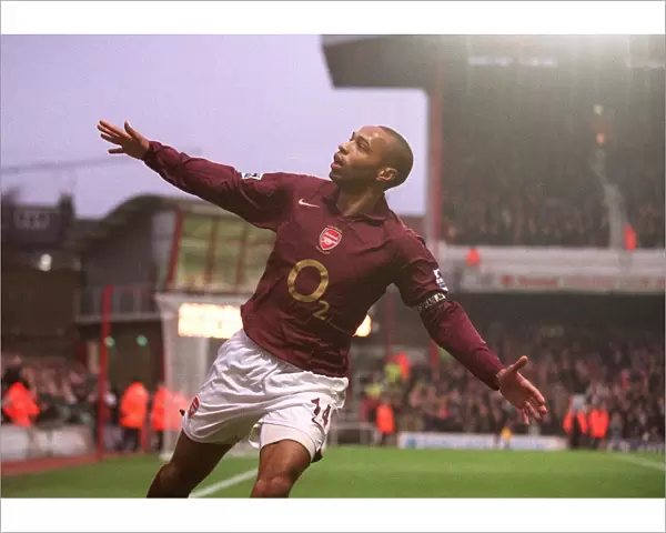 Thierry Henry celebrates scoring Arsenals 3rd goal his 2nd