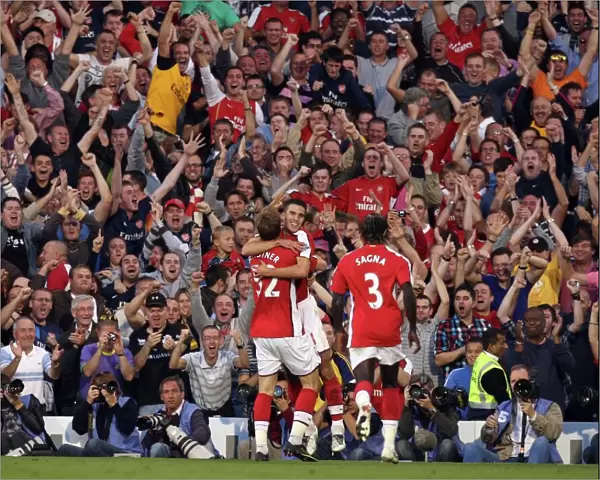 Van Persie's Euphoric Goal: Arsenal's Thrilling 1-0 Victory Over Fulham in the Premier League (Feat. Bendtner & Sagna)