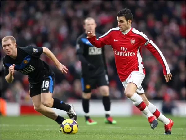 Clash of Legends: Fabregas vs. Scholes in Arsenal's 1:3 Loss to Manchester United, 2010