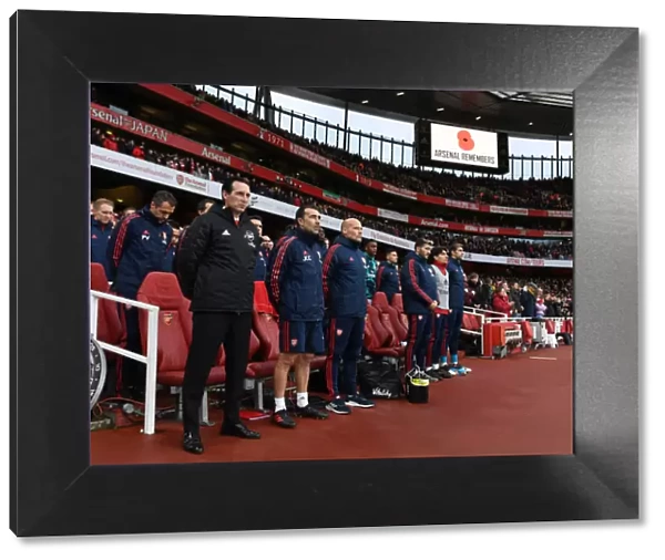 Unai Emery Honors the Fallen: A Moment of Silence at Arsenal's Emirates Stadium (2019-20)