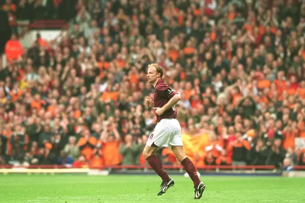Dennis Bergkamp comes on as an Arsenal substitute