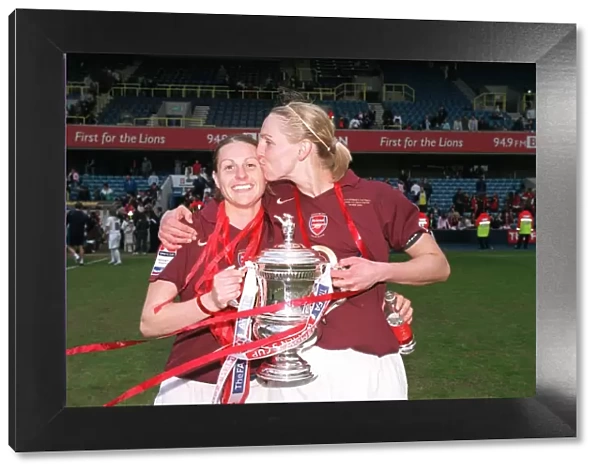 Kelly Smith and Faye White (Arsenal) with the FA Cup Trophy