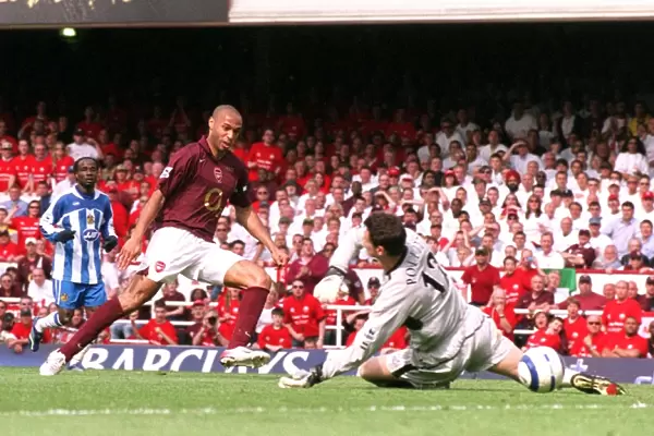 Thierry Henry scores his 1st Arsenals 2nd goal past Mike Pollitt (Wigan)