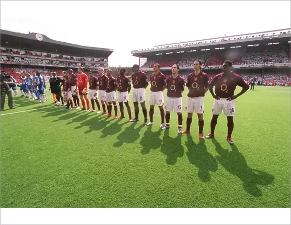 The Arsenal team lines up before the match. Arsenal 4: 2 Wigan Athletic