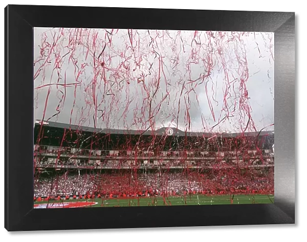 Arsenal's Victory: Streamers Fall at Highbury's Clock End after 4:2 Win over Wigan Athletic, FA Premiership, 2006