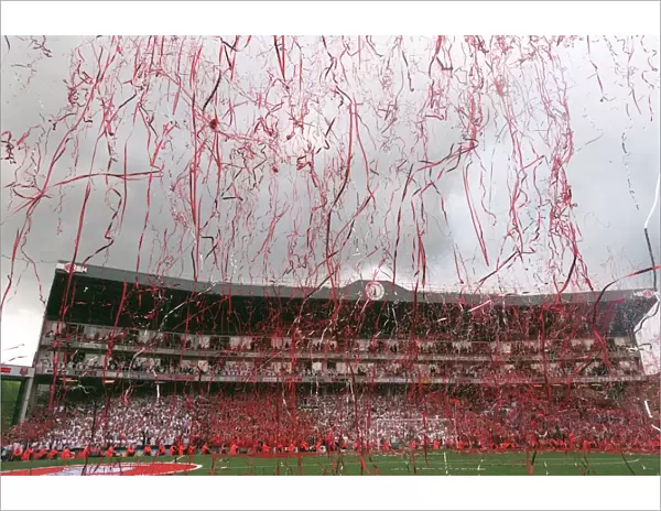 Arsenal's Victory: Streamers Fall at Highbury's Clock End after 4:2 Win over Wigan Athletic, FA Premiership, 2006