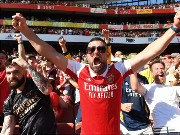 Arsenal Fans Euphoria: Victory Celebration vs Leicester City, Premier League 2022-23