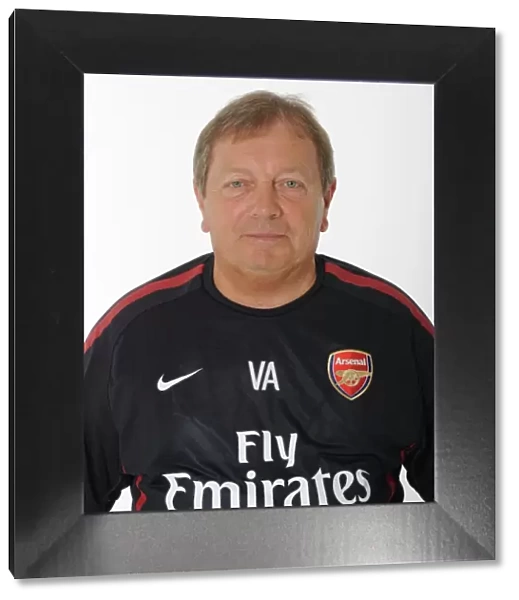 Vic Akers (Arsenal Kit Man). Arsenal 1st Team Photocall and Membersday