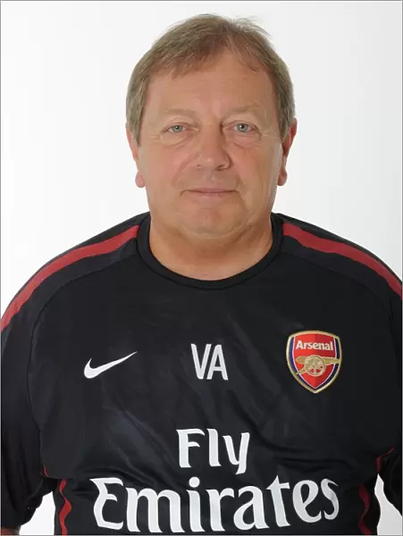 Vic Akers (Arsenal Kit Man). Arsenal 1st Team Photocall and Membersday