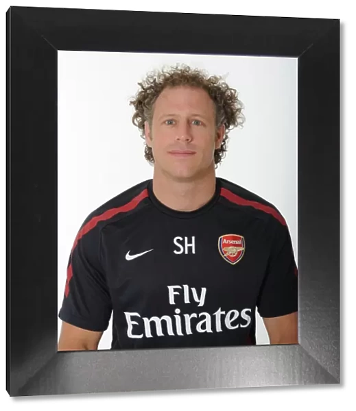 Simon Harland (Arsenal Physio). Arsenal 1st Team Photocall and Membersday