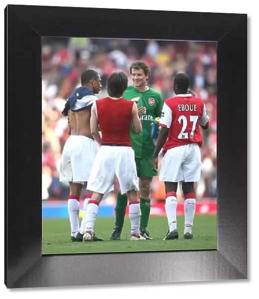 Jens Lehmann, Gilberto, Tomas Rosicky and Emmanuel Eboue celebrate the Arsenal victory