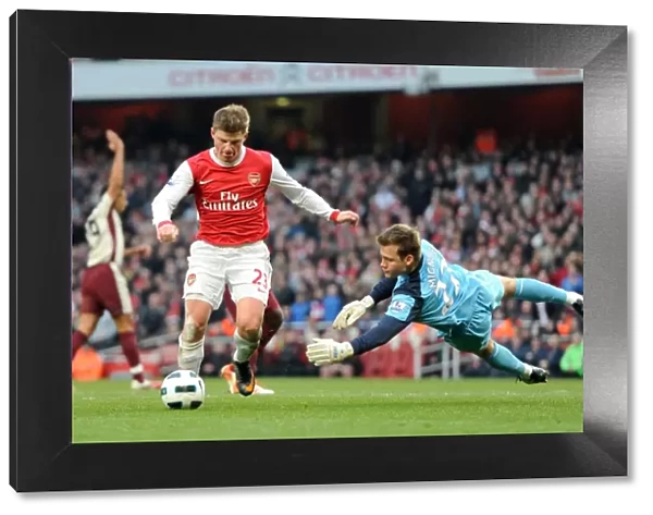 Andrey Arshavin (Arsenal) rounds Simon Migonlet (Sunderland) to score a goal that is ruled out for offside. Arsenal 0: 0 Sunderland. Barclays Premier League. Emirates Stadium, 5  /  3  /  11. Credit : Arsenal Football Club  / 