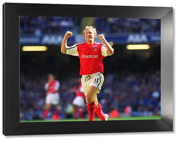 Ray Parlour's Historic Goal: Arsenal Secures FA Cup Victory over Chelsea (4-5-2002, The Millennium Stadium, Cardiff, Wales)