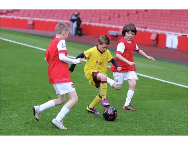 Determined Young Gunners Amidst 1:2 Defeat: Arsenal vs Aston Villa, 2011