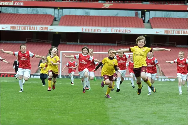 Determined Young Gunners in 1:2 Defeat: Arsenal Football Club, Barclays Premier League, 2011