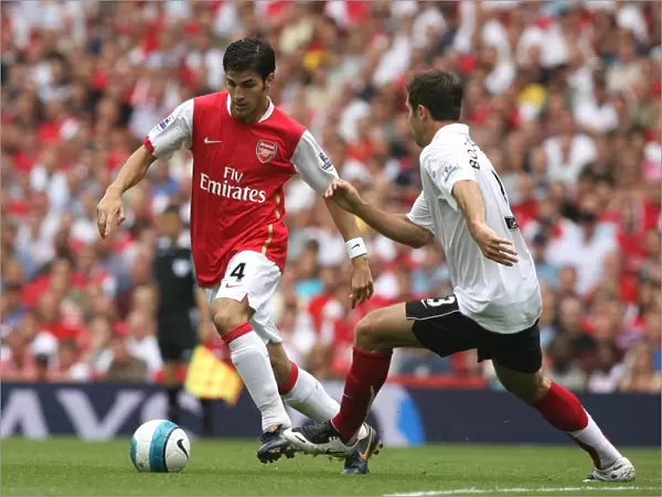 Fabregas vs. Bocanegra: Arsenal's Edge over Fulham in the Barclays Premier League (12 / 8 / 2007)