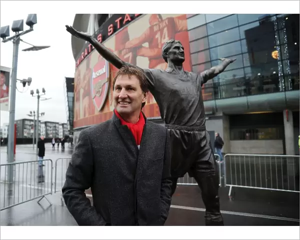 Tony Adams Unveils His Arsenal Legends Statue at Emirates Stadium (2011)