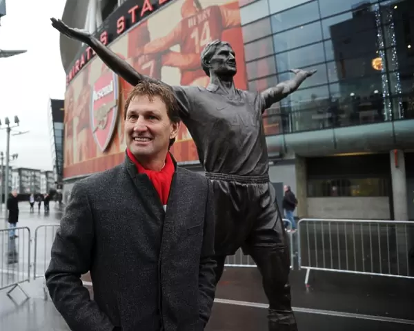 Tony Adams Unveils His Arsenal Legends Statue at Emirates Stadium (2011)