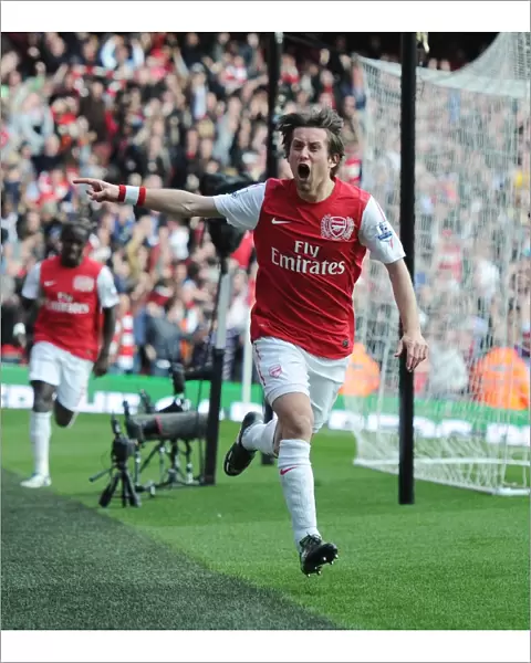 Tomas Rosicky's Triumph: Arsenal's Third Goal vs. Tottenham in the 2011-12 Premier League