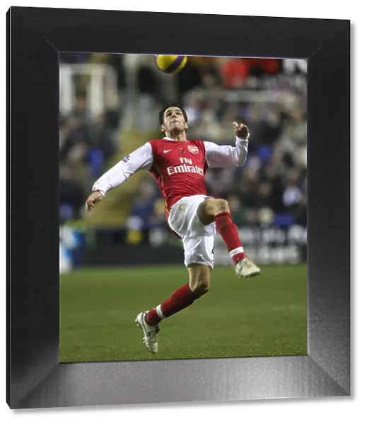 Cesc Fabregas in Action: Arsenal's Triumph over Reading, 3-1 Premier League Victory, 2007