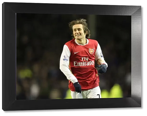 Tomas Rosicky's Euphoric Goal Celebration: Arsenal's 4th against Everton (29 / 12 / 07)