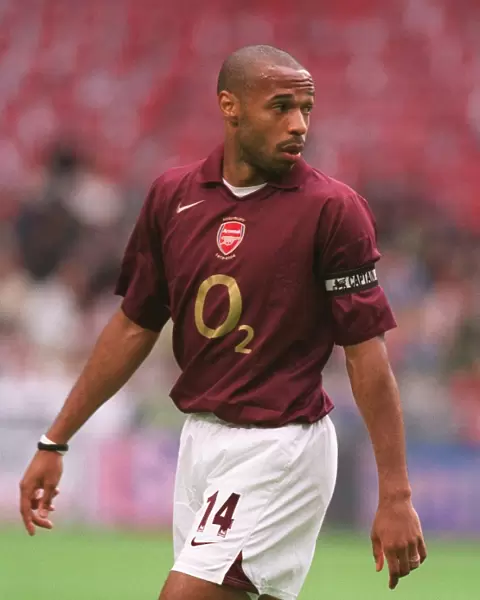 Thierry Henry Leads Arsenal to Glory: 2-1 Victory over Porto at the Amsterdam Tournament, 2005