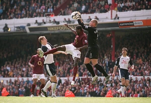 Adebayor vs. Robinson: The Intense Rivalry - Arsenal vs. Tottenham, 1:1 Stalemate, FA Premiership, Highbury, London, 2006