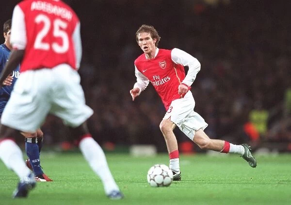 Alex Hleb in Action: Arsenal's 3:1 Victory over Hamburg in the Champions League at Emirates Stadium, 2006