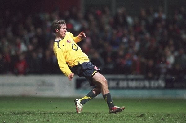 Alex Hleb misses his penalty for Arsenal during the penalty shoot out