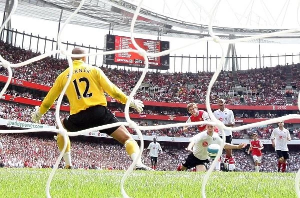 Alex Hleb Scores Arsenal's Second Goal vs. Fulham: Arsenal 2-1 Premier League