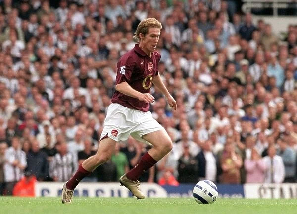 Alex Hleb Scores the Winning Goal: Arsenal's 2-0 Victory over Newcastle United, FA Premier League, 2005