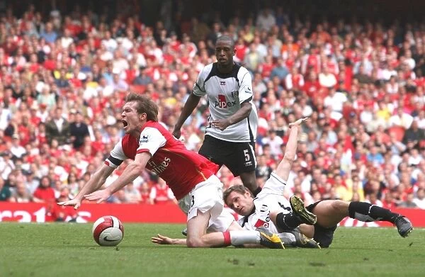 Alex Hleb Wins Penalty: Arsenal vs. Fulham, 3:1, Barclays Premiership, Emirians Stadium, London, 2007