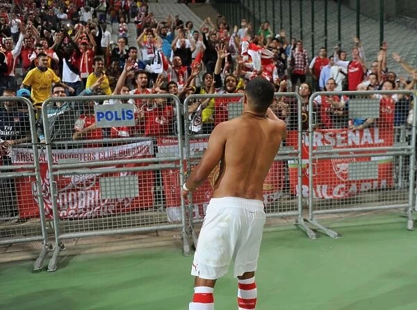 Alex Oxlade-Chamberlain Celebrates with Fans after Arsenal's Win over Besiktas in 2014 Champions League Qualifier