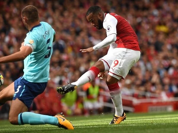 Alexandre Lacazette Scores Arsenal's Second Goal vs AFC Bournemouth (2017-18 Premier League)