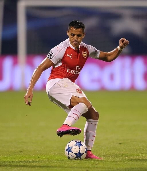 Alexis Sanchez: In Action for Arsenal against Dinamo Zagreb, UEFA Champions League (September 2015)