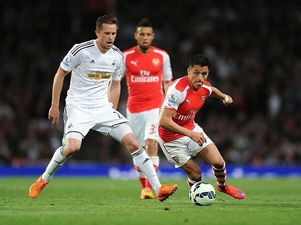 Alexis Sanchez Outsmarts Gylfi Sigurdsson: Arsenal vs Swansea, 2014 / 15 Premier League