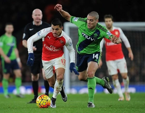 Alexis Sanchez Outsmarts Oriol Romeu: Arsenal vs Southampton, 2015-16 Premier League