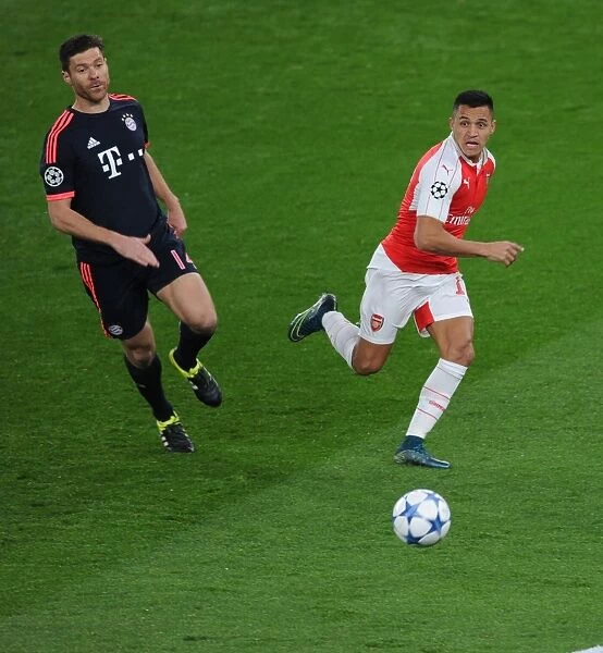 Alexis Sanchez Outsmarts Xabi Alonso: Arsenal vs. Bayern Munich Champions League Showdown (2015 / 16)
