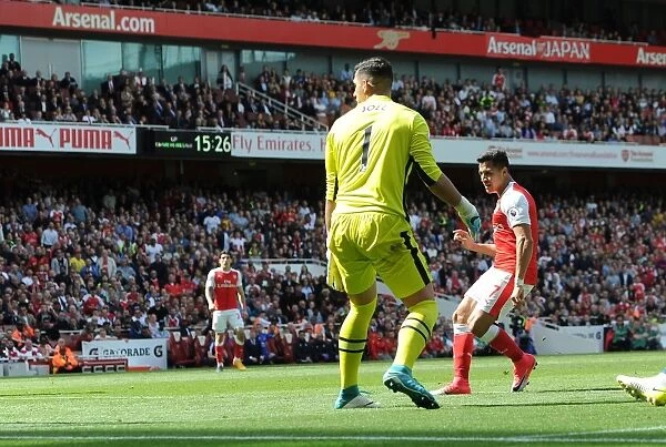 Alexis Sanchez Scores Arsenal's Second Goal Against Everton (2016-17)