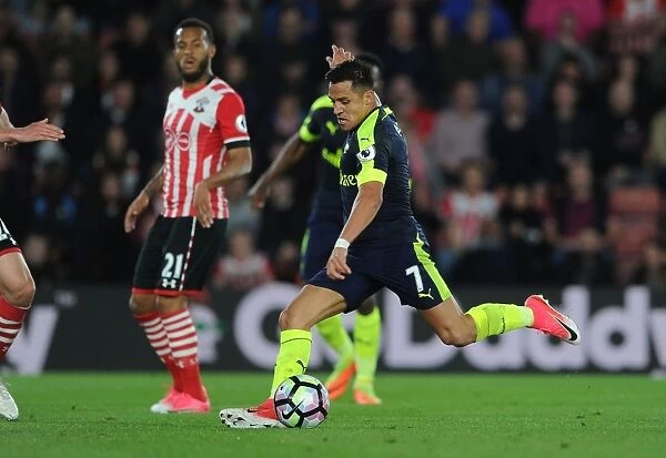 Alexis Sanchez Scores First Goal: Arsenal's Victory Over Southampton in Premier League 2016-17