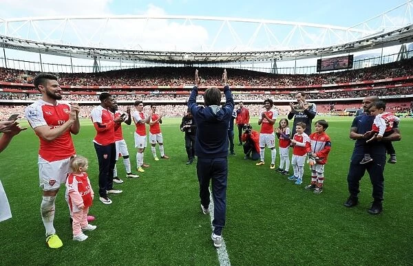 Arsenal Bids Farewell: Tomas Rosicky's Emotional Guard of Honor