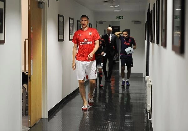 Arsenal Captain Per Mertesacker Gears Up: Arsenal vs Manchester United (2015 / 16)
