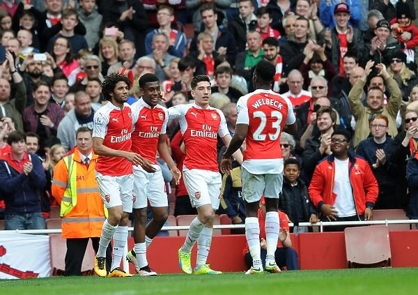 Arsenal Celebrate: Iwobi, Elneny, Bellerin, Welbeck (2015-16)